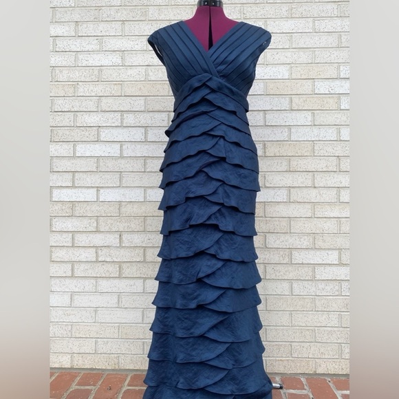 Adrianna Papell Special Occasion Navy Blue Gown Long Dress Ruffles Tiered Sz 6 - Picture 16 of 16